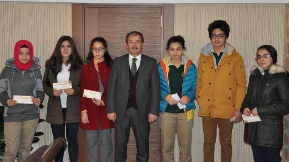 İl Geneli Yapılan Deneme Sınavında Derece Elde Eden Öğrenciler Ödüllerini Aldı.