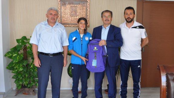 İl Milli Eğitim Müdürü Halil İbrahim YAŞAR Şampiyon Sporcu Öğrenciyi Ağırladı.