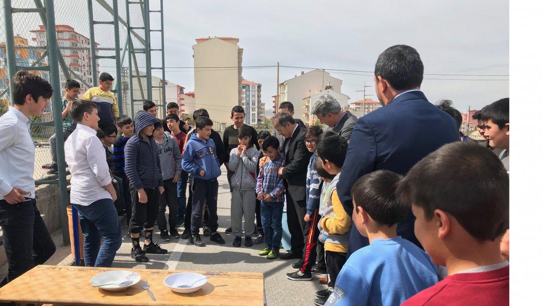 İl Milli Eğitim Müdürü Şehit Serdal Güneş Anadolu İmam Hatip Lisesi Ramazan Panayırını Ziyaret Etti.