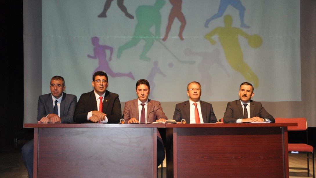 2019-2020 Eğitim-Öğretim yılı Okul Sporları Faaliyet Bilgilendirme Toplantısı İl Milli Eğitim Müdürümüz Halil İbrahim YAŞAR ve Gençlik ve Spor İl Müdürü İlker ÖTGÜNLÜ' nün katılımıyla düzenlendi.