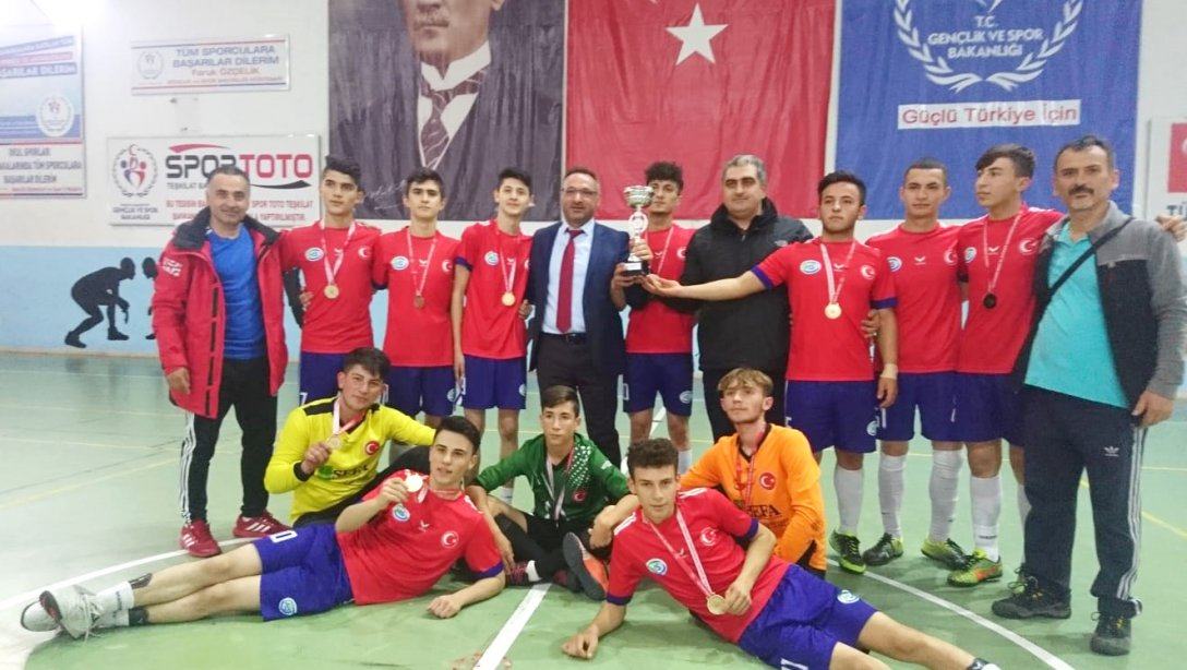 2019 - 2020 Eğitim Öğretim Yılı Genç Erkekler Futsal Turnuvası Birincisi Mimar Sinan Mesleki ve Teknik Anadolu Lisesi Oldu.