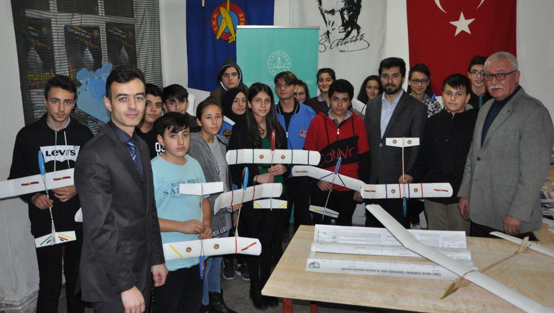 Türk Hava Kurumu Niğde Şubesi İşbirliğiyle Model Uçak Eğitimleri Bu Yıl Da Devam Ediyor.