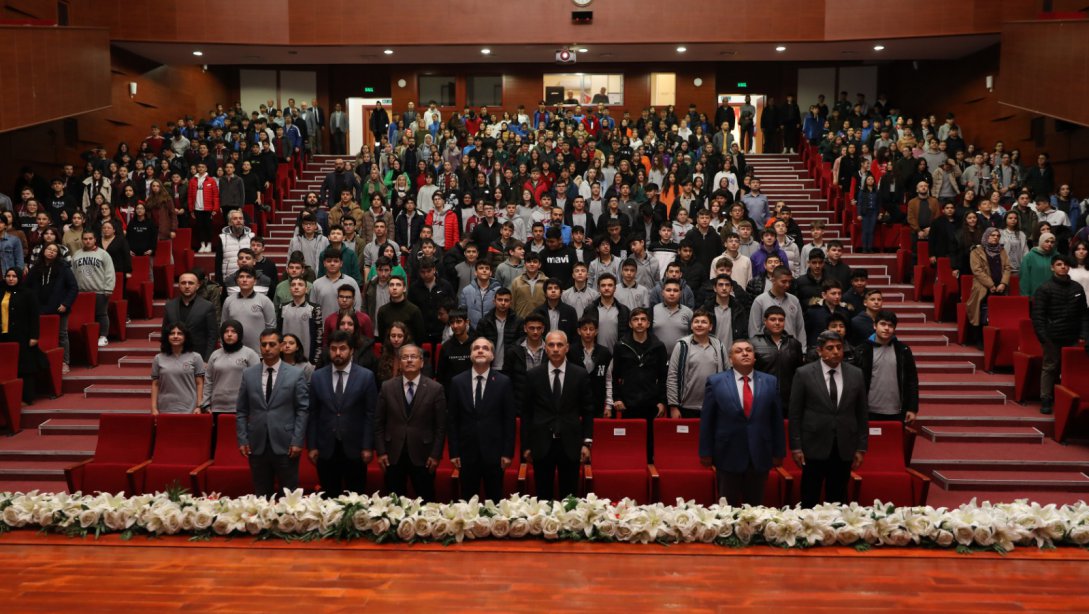 Niğde Ömer Halisdemir Üniversitesinde Deprem ve Niğde'nin Depremselliği Konferansı Düzenlendi.