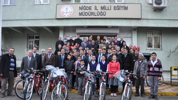 Milli Eğitim Bakanlığı ve Türkiye Halk Sağlığı Kurumu İşbirliğinde Okullara Bisiklet Dağıtıldı.