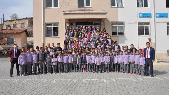 Kayseri İmam Hatip Lisesinden  Gösterli İlkokulu/Ortaokulu´na Kardeş Okul Ziyareti.