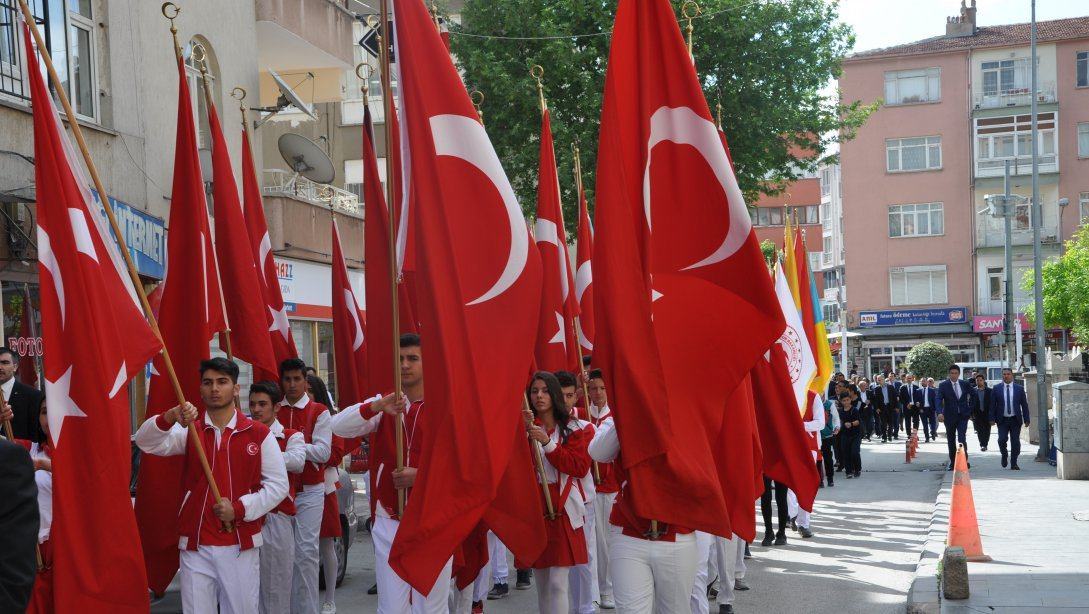19 Mayıs Atatürk'ü Anma, Gençlik ve Spor Bayramı Niğde'de Coşkuyla Kutlandı.