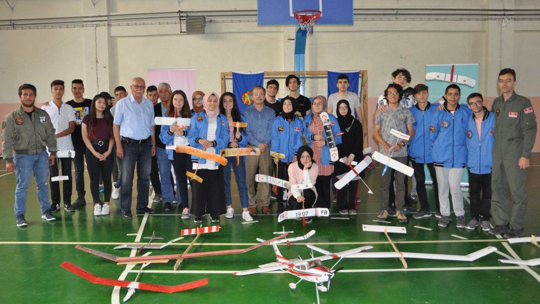 Liseler Arası Model Uçak Yarışması Finali Düzenlendi.