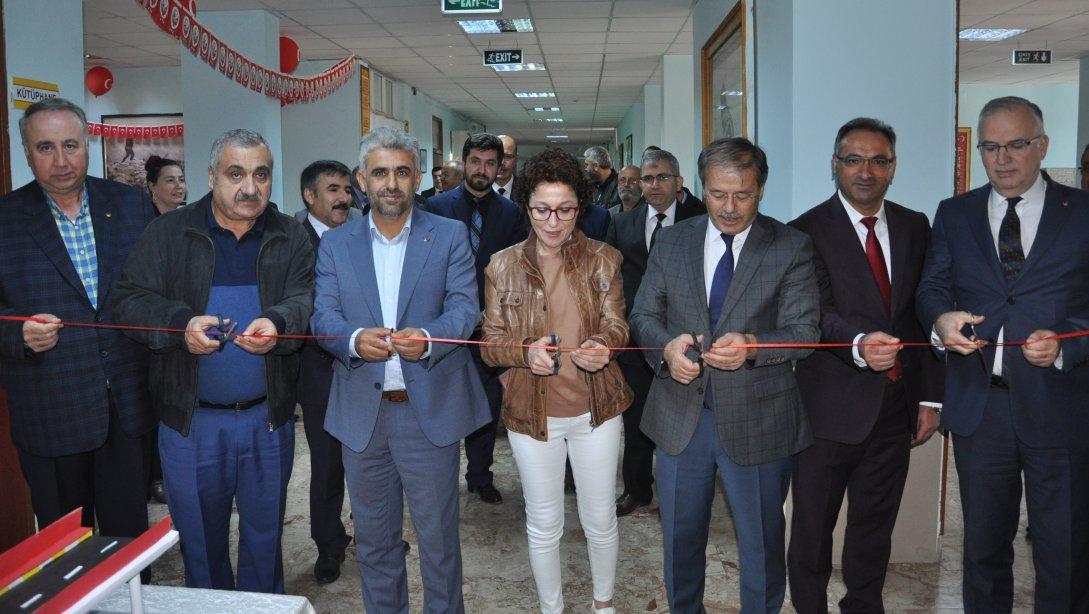 İl Milli Eğitim Müdürümüz Sayın Halil İbrahim Yaşar Mimar Sinan Mesleki ve Teknik Anadolu Lisesi'nin hazırlamış olduğu Tübitak 4006 Bilim Fuarını ziyaret etti.