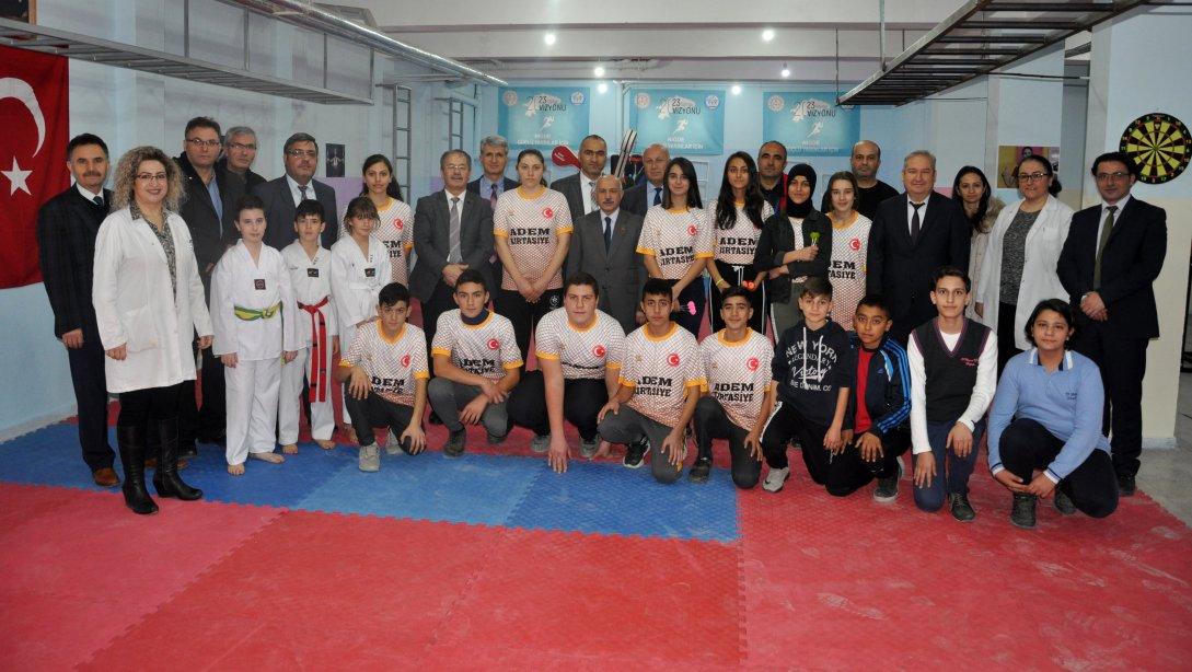 İl Milli Eğitim Müdürümüz Halil İbrahim YAŞAR'ın katılımıyla Ondokuz Mayıs Ortaokulu Kapalı Salon Sporları Atölyesi Açılışı Gerçekleştirildi.