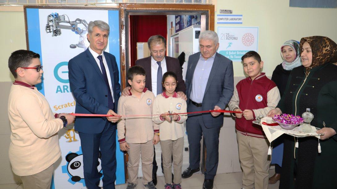 İl Milli Eğitim Müdürümüz Halil İbrahim YAŞAR, 5 Şubat Ortaokulu Yazılım ve Tasarım Atölyesinin Açılışını Gerçekleştirdi.