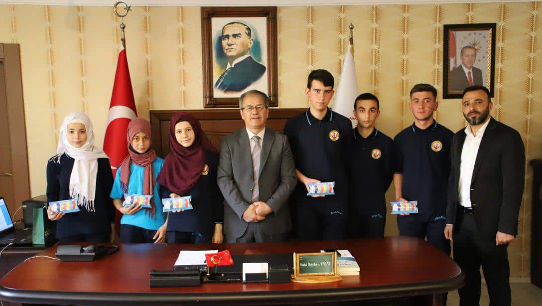 İl Müdürümüz Floor Curling Müsabakalarında Türkiye Şampiyonu olan Altunhisar AİHL Curling takımını makamında ağırladı.