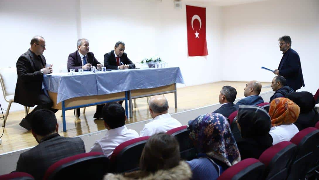 Recep Tayyip Erdoğan Anadolu İmam Hatip Lisesi'nde Bağımlılıkla Mücadele ve Okul Güvenliği Toplantısı düzenlendi.