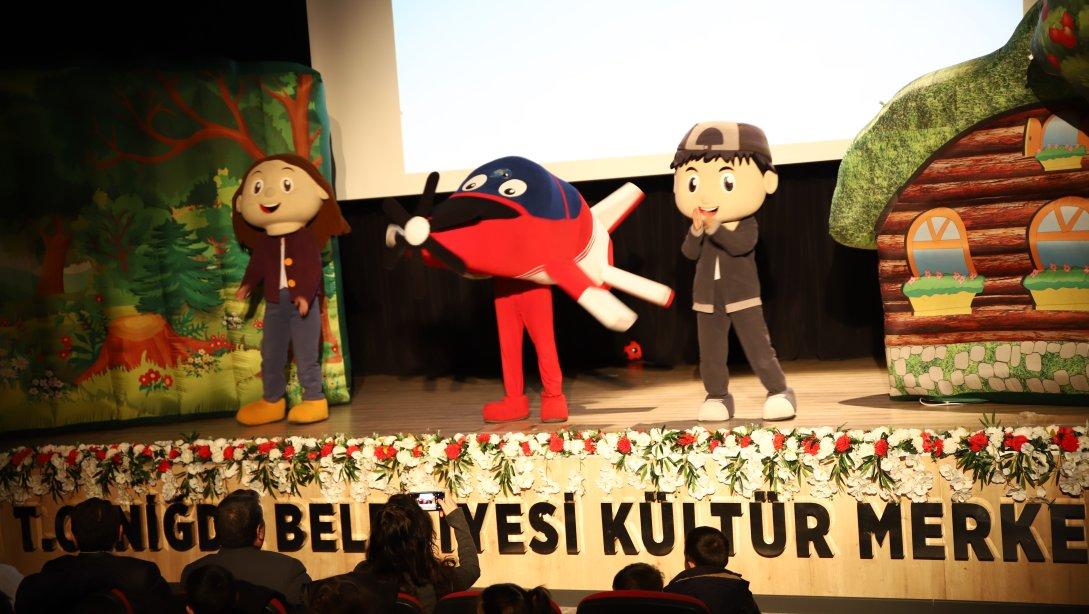 HÜRKUŞ ve GÖKBEY Niğde'de Müzikal Tiyatro İle Öğrencilerimize Tanıtıldı.