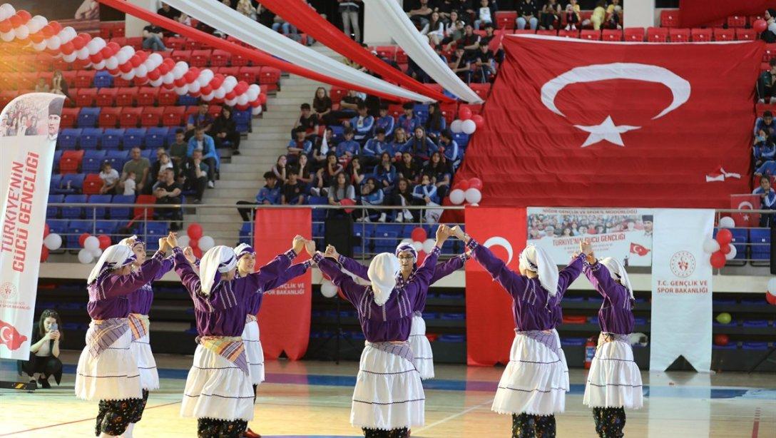 19 Mayıs Atatürk'ü Anma, Gençlik ve Spor Bayramı Niğde'de Coşkuyla Kutlandı.